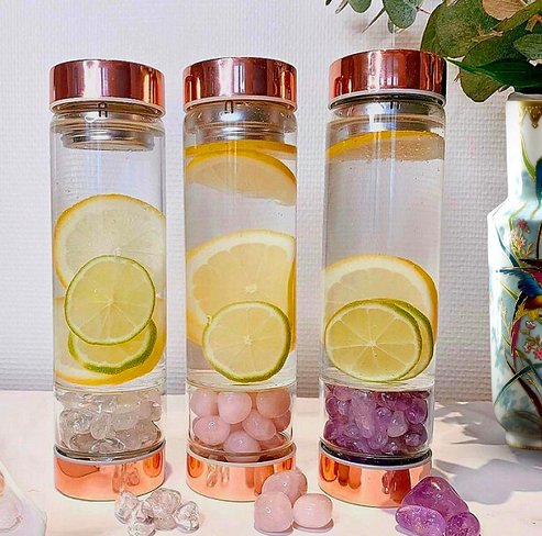 Roségoldene Kristall-Elixier-Wasserflasche mit Tee-Ei, 500 ml