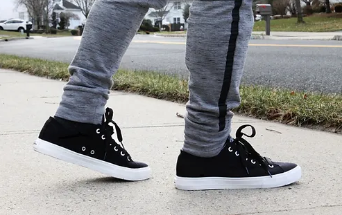 Retro-Sneaker aus schwarzem/weißem Canvas, Unisex-Größe – gepolsterte Innensohle
