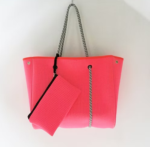 🔥 Meistverkaufte Strandtasche aus perforiertem Neopren – stilvolle und funktionelle Damenhandtasche